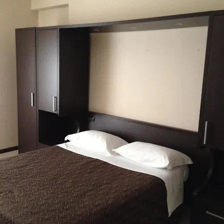 Guest House Residence לינה וארוחת בוקר