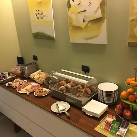 לינה וארוחת בוקר Guest House Residence 4*