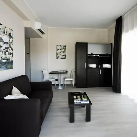 Guest House Residence Bed and Breakfast Μεσίνα