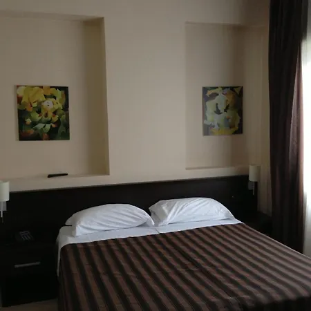 Guest House Residence Bed and Breakfast 4*